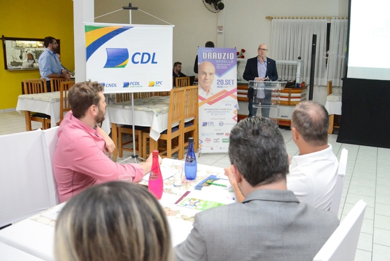 CDL nos Bairros reuniu 64 pessoas e discutiu diversos assuntos, entre eles a reforma trabalhista.